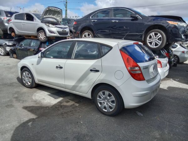 P5118 - Hyundai i30 2009 White Wrecking - Image 8