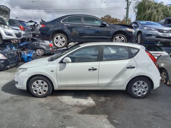 P5118 - Hyundai i30 2009 White Wrecking - Image 9