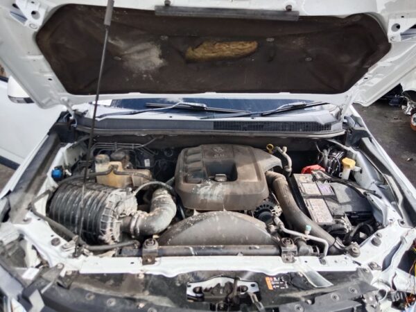 P5120 - Holden Colorado 2019 White Wrecking - Image 2