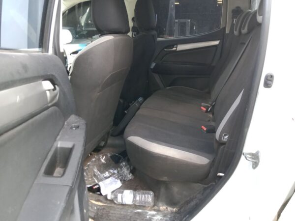 P5120 - Holden Colorado 2019 White Wrecking - Image 5