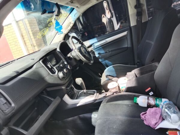 P5120 - Holden Colorado 2019 White Wrecking - Image 6