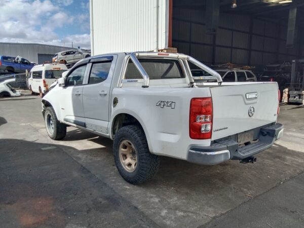 P5120 - Holden Colorado 2019 White Wrecking - Image 8