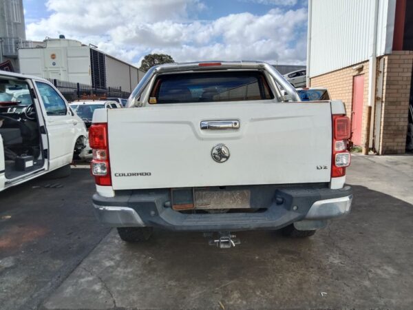 P5120 - Holden Colorado 2019 White Wrecking - Image 10