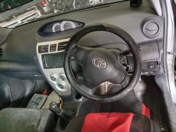 P5122 - Toyota Yaris 2007 Silver Wrecking - Image 3