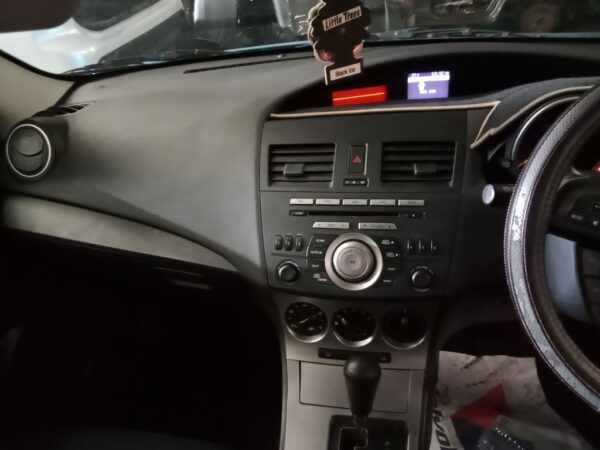 P5123 - Mazda 3 2011 Blue Wrecking - Image 2