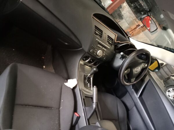 P5123 - Mazda 3 2011 Blue Wrecking - Image 5