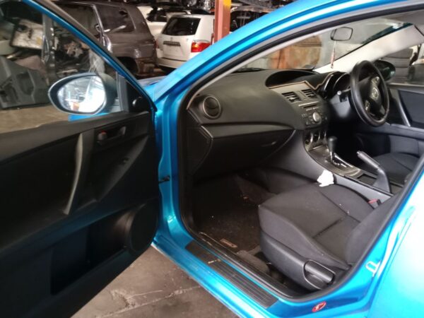 P5123 - Mazda 3 2011 Blue Wrecking - Image 6