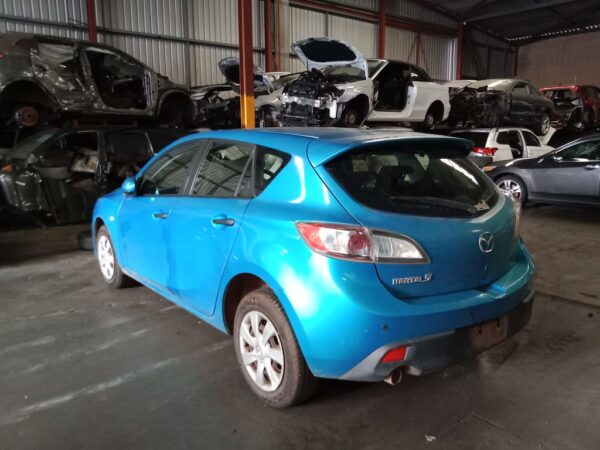 P5123 - Mazda 3 2011 Blue Wrecking - Image 9