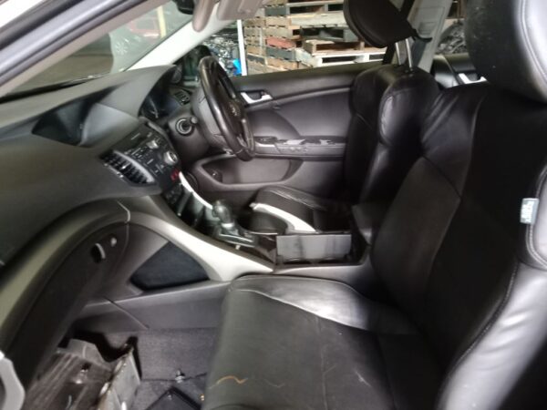 P5124 - Honda Accord Euro 2009 Grey Wrecking - Image 4
