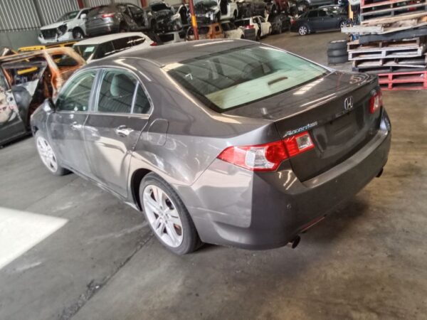 P5124 - Honda Accord Euro 2009 Grey Wrecking - Image 9