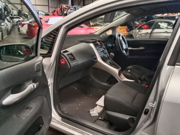 P5127 - Toyota corolla hatchback 2010 Silver Wrecking - Image 8