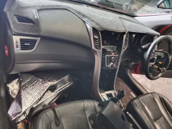 P5128 - Hyundai i30 2014 Red Wrecking - Image 5