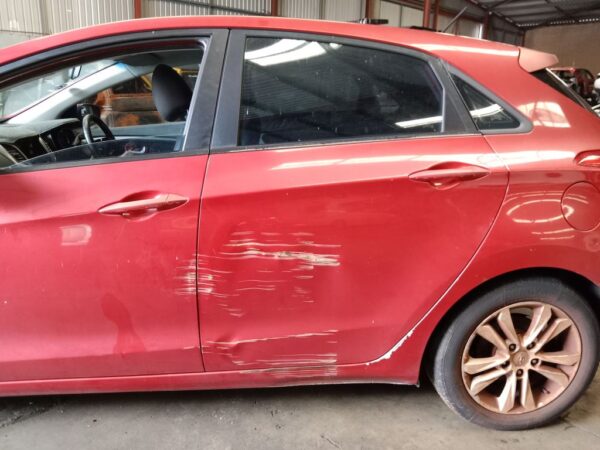 P5128 - Hyundai i30 2014 Red Wrecking - Image 7