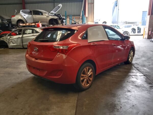 P5128 - Hyundai i30 2014 Red Wrecking - Image 11