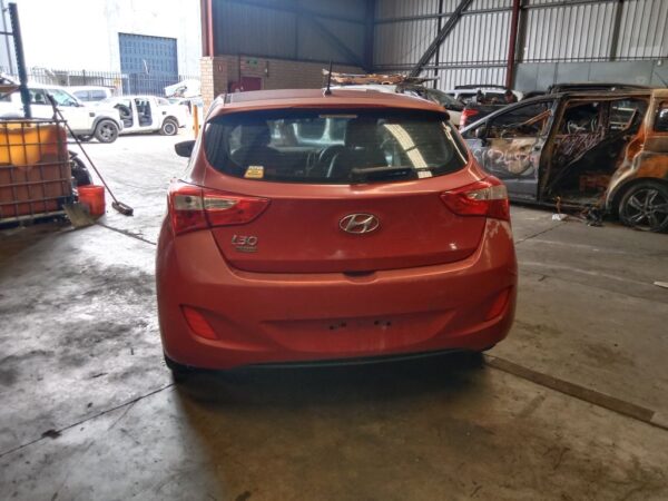 P5128 - Hyundai i30 2014 Red Wrecking - Image 12