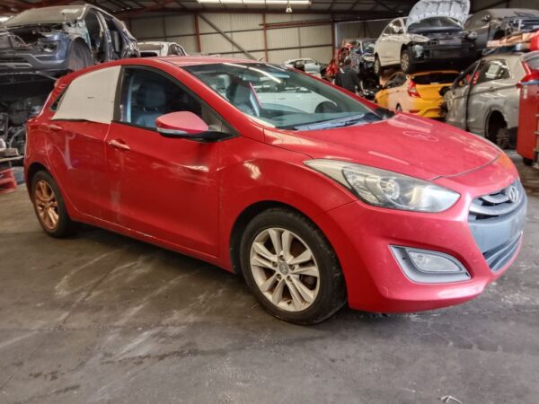 P5128 - Hyundai i30 2014 Red Wrecking - Image 16