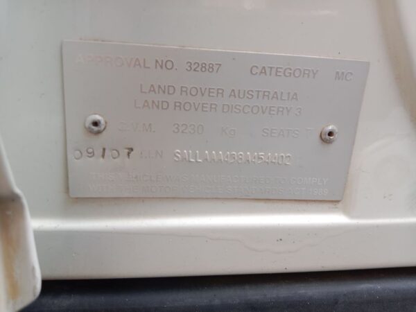 P5132 - Land Rover Discovery 2007 White Wrecking - Image 12