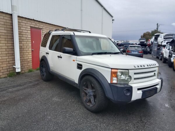 P5132 - Land Rover Discovery 2007 White Wrecking - Image 16