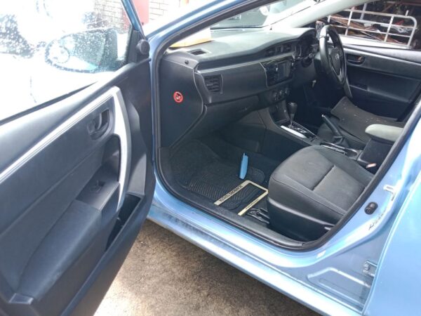 P5135 - Toyota corolla 2015 Blue Wrecking - Image 4