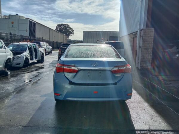 P5135 - Toyota corolla 2015 Blue Wrecking - Image 11