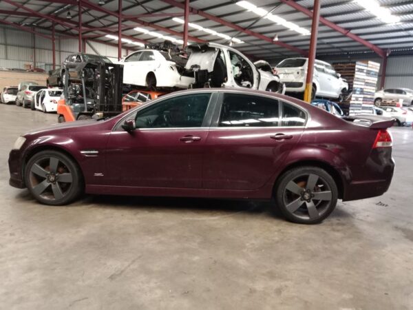P5137 - Holden Commodore SV6 2012 maroon Wrecking - Image 10