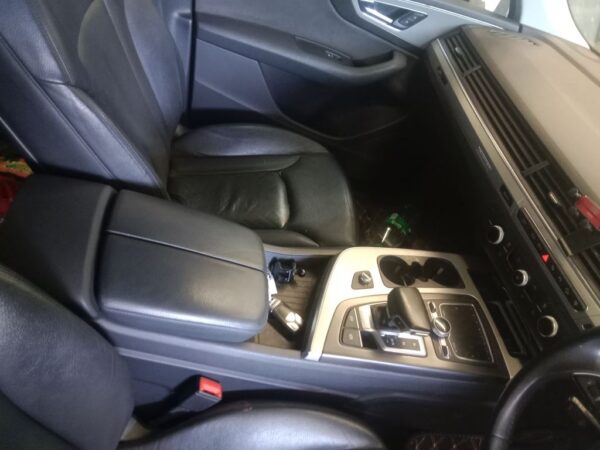 P5146 - Audi Q7 2016 Grey Wrecking - Image 4