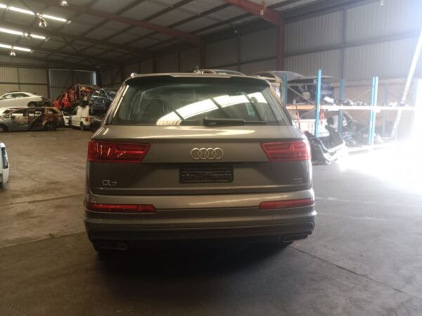 P5146 - Audi Q7 2016 Grey Wrecking - Image 9