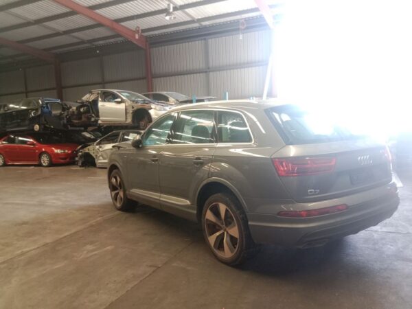 P5146 - Audi Q7 2016 Grey Wrecking - Image 10
