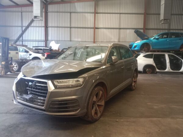 P5146 - Audi Q7 2016 Grey Wrecking - Image 12