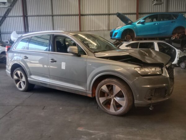 P5146 - Audi Q7 2016 Grey Wrecking - Image 14