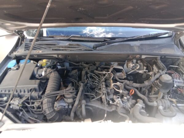 P5147 - Volkswagen Amarok 2011 Grey Wrecking - Image 2