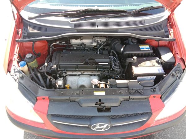 P5148 - Hyundai Getz 2010 Red Wrecking - Image 2