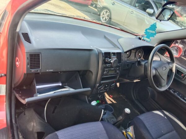 P5148 - Hyundai Getz 2010 Red Wrecking - Image 4