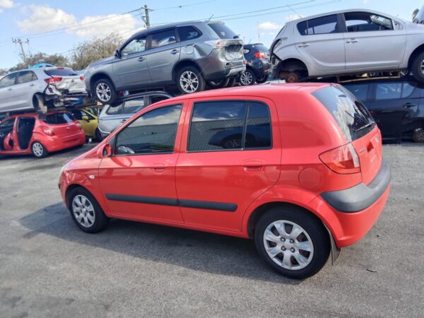 P5148 - Hyundai Getz 2010 Red Wrecking - Image 11