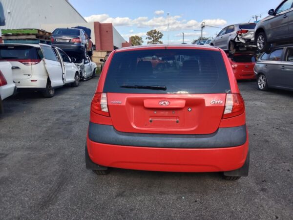 P5148 - Hyundai Getz 2010 Red Wrecking - Image 13