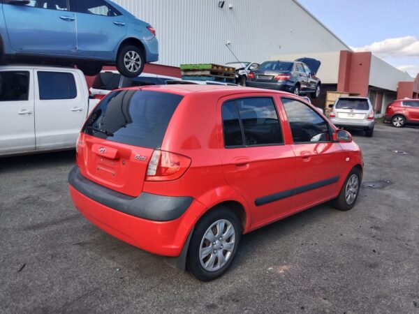 P5148 - Hyundai Getz 2010 Red Wrecking - Image 14