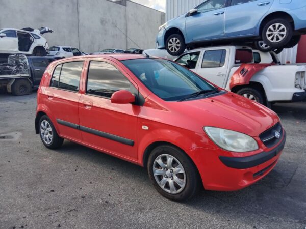 P5148 - Hyundai Getz 2010 Red Wrecking - Image 16