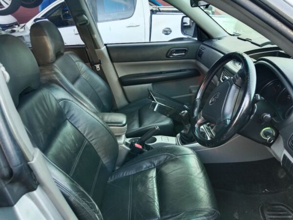 P5149 - Subaru Forester 2006 Silver Wrecking - Image 8