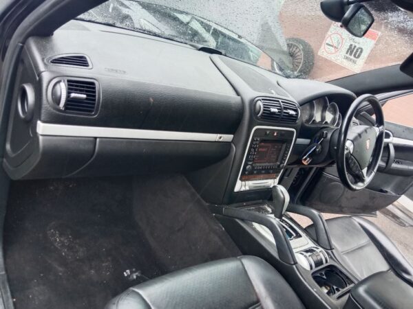 P5150 - Porsche cayenne 2007 Black Wrecking - Image 4