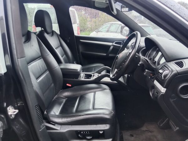 P5150 - Porsche cayenne 2007 Black Wrecking - Image 5