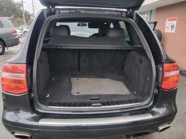 P5150 - Porsche cayenne 2007 Black Wrecking - Image 11