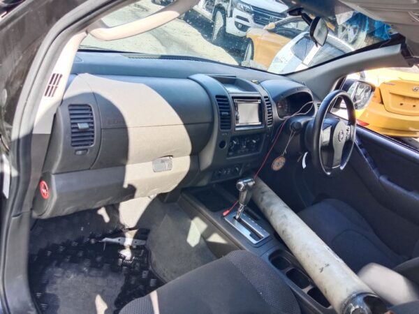 P5151 - Nissan Navara 2006 Black Wrecking - Image 7