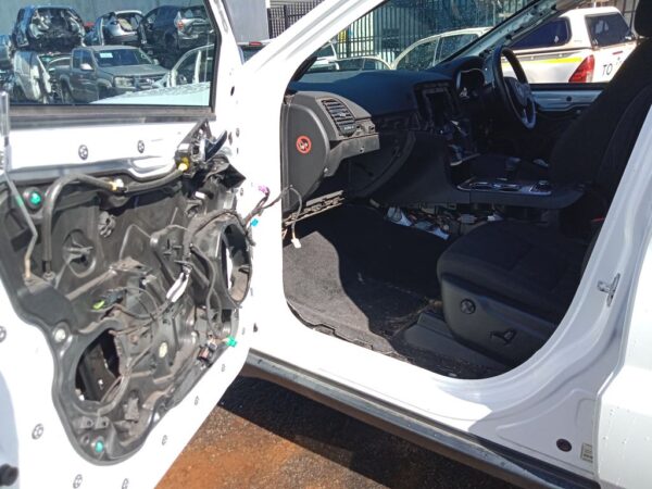 P5152 - Jeep Grand Cherokee 2015 White Wrecking - Image 5