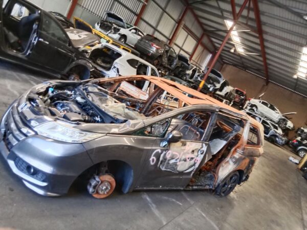 P5153 - Honda Odyssey 2015 Grey Wrecking - Image 3