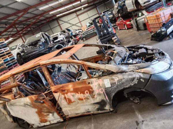 P5153 - Honda Odyssey 2015 Grey Wrecking - Image 4