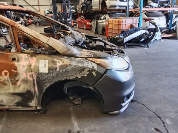 P5153 - Honda Odyssey 2015 Grey Wrecking - Image 10