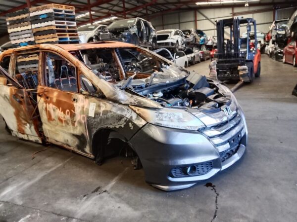 P5153 - Honda Odyssey 2015 Grey Wrecking - Image 13