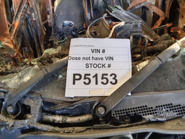 P5153 - Honda Odyssey 2015 Grey Wrecking - Image 14