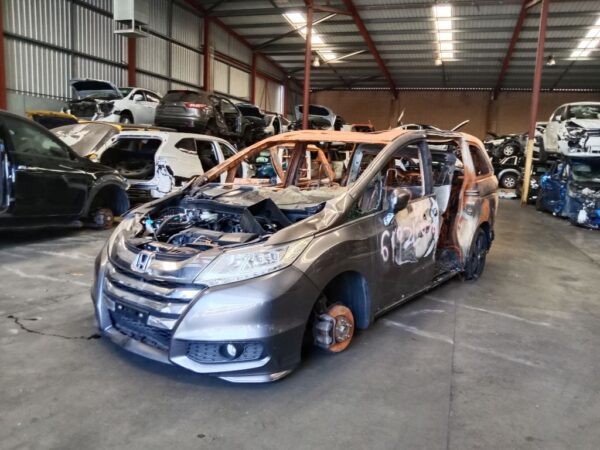 P5153 - Honda Odyssey 2015 Grey Wrecking - Image 16