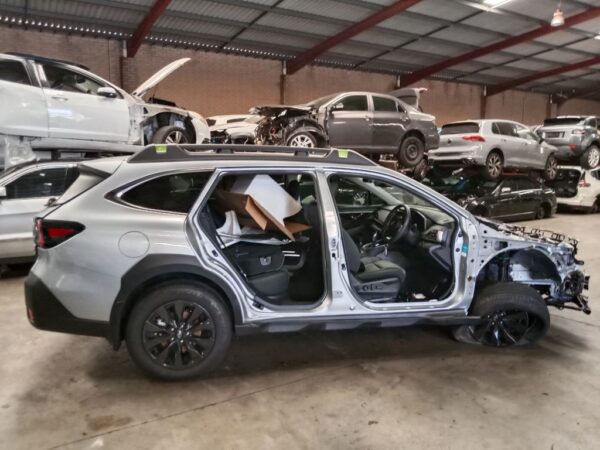 P5154 - Subaru outback 2023 Grey Wrecking - Image 8